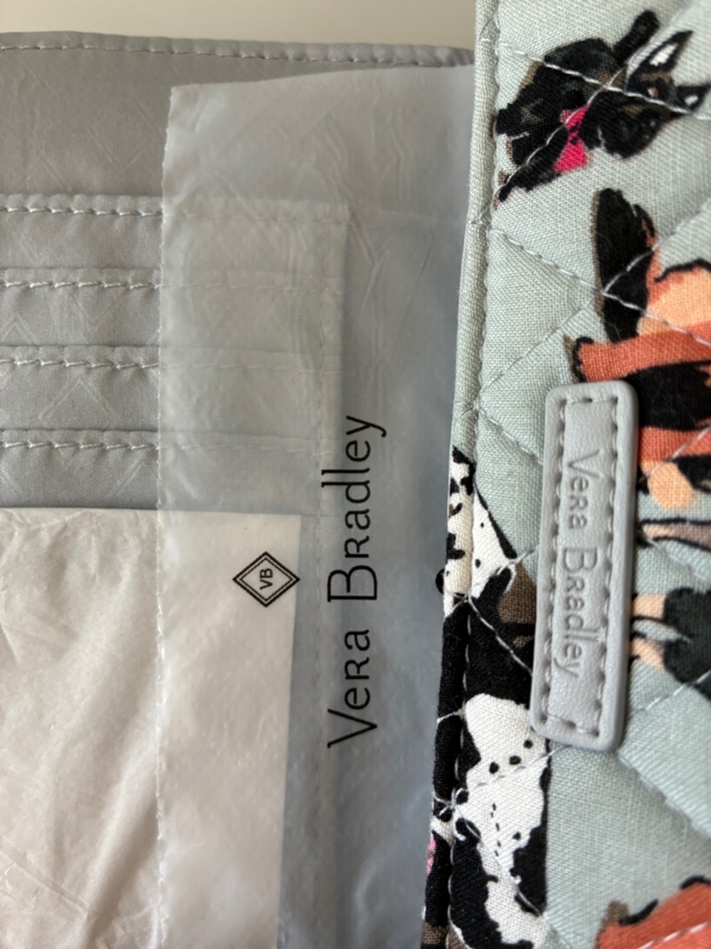 NWT! Vera Bradley RFID Smartphone Quilted Dog Pattern Wristlet. - Picture 6 of 10